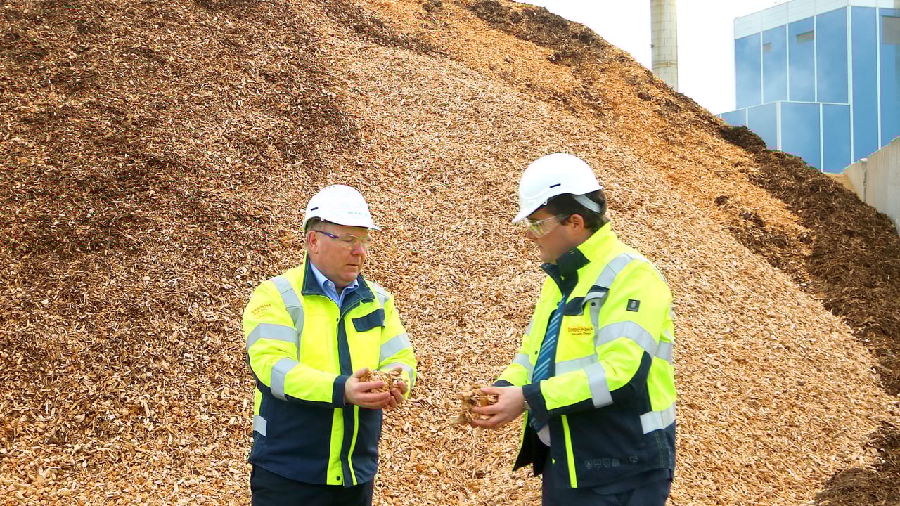 L-R: Tom Egan, head of Bord na Móna Powergen Operations and Seán Finan CEO, IrBEA