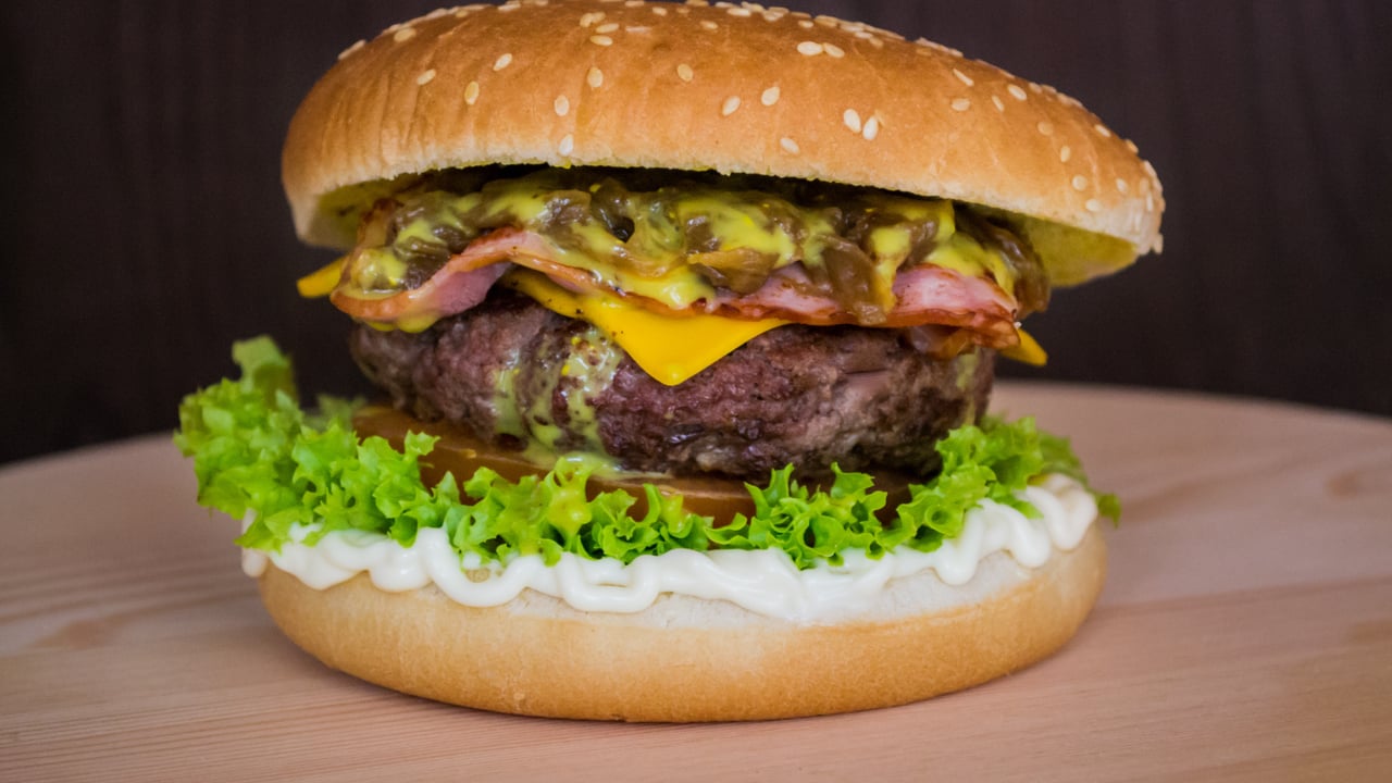 Battle for 'Ireland's best burger' begins...by backing foodservice