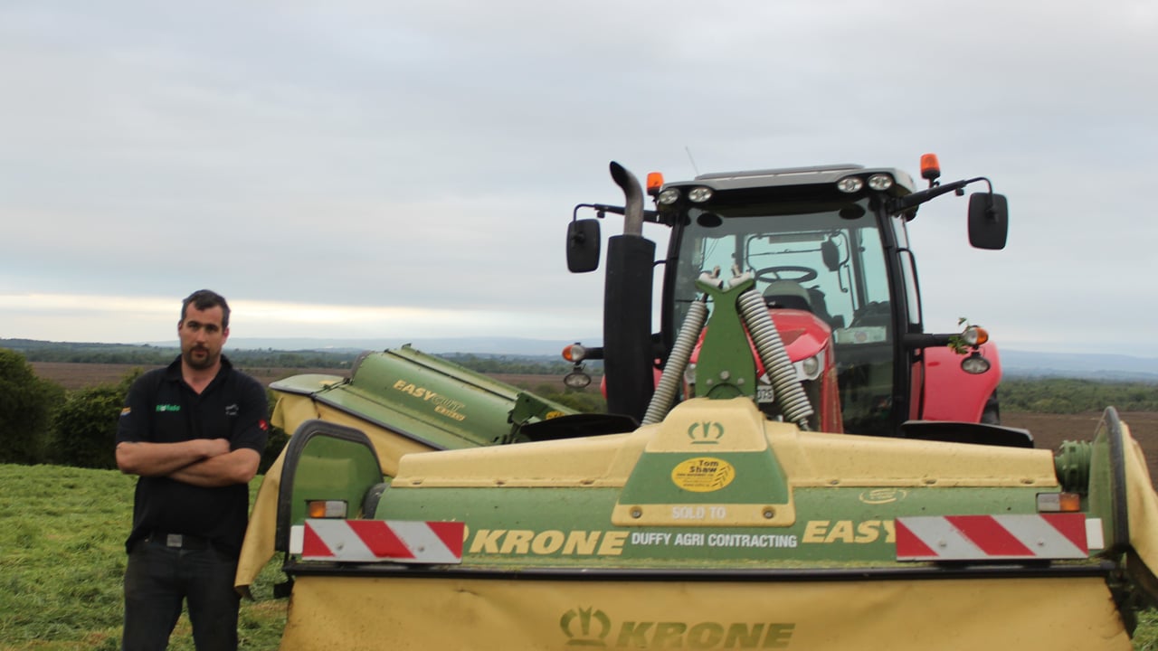 Which mowers are cutting 3,000ac a year for Co. Westmeath contractor?