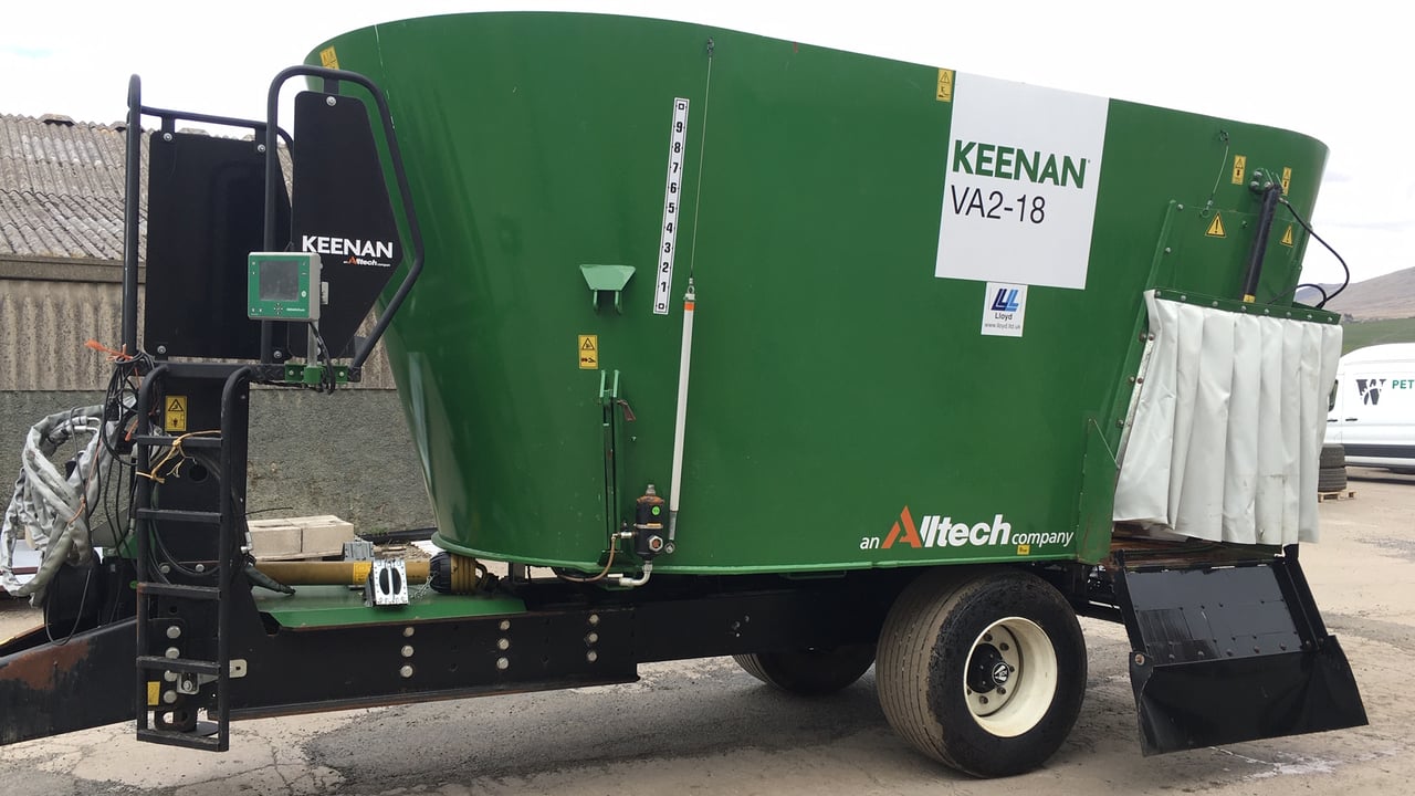 Pics: Keenan swaps open day for 10-day refurbished feeder sale
