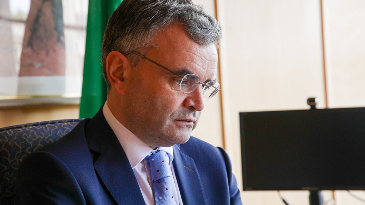 Dara Calleary apologises 'unreservedly' for breaching public health guidelines