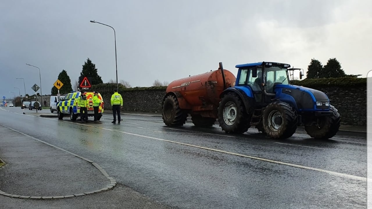 A Garda checkpoint in New Ross, Co. Wexford, in February 2020. Image source: Wexford Garda Division