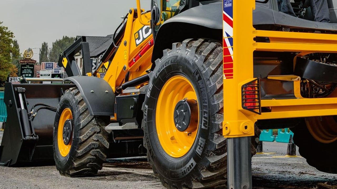 Updating a classic: JCB unveils revamped 3CX backhoe loader