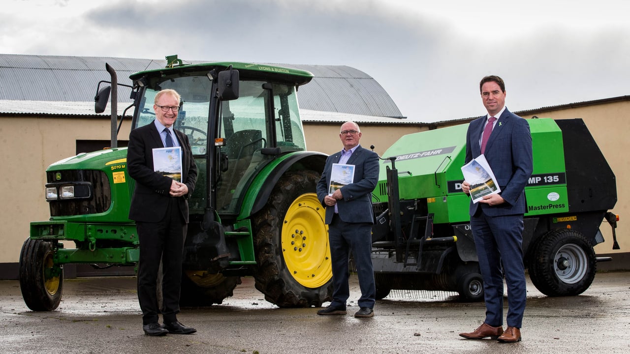 L-R: Minister Feighan; Sean Cooke, CEO Men’s Development Network; and Minister Heydon. Image source: Ryan Byrne, Inpho