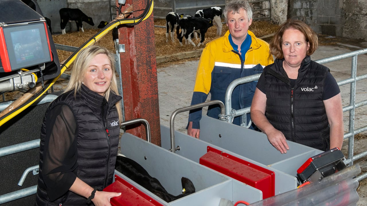Rolanda Rice and Seamus Cantillon with Volac business manager Sharon O’Donoghue (right).   Rolanda and Seamus have recently installed a second Volac Urban calf feeder
