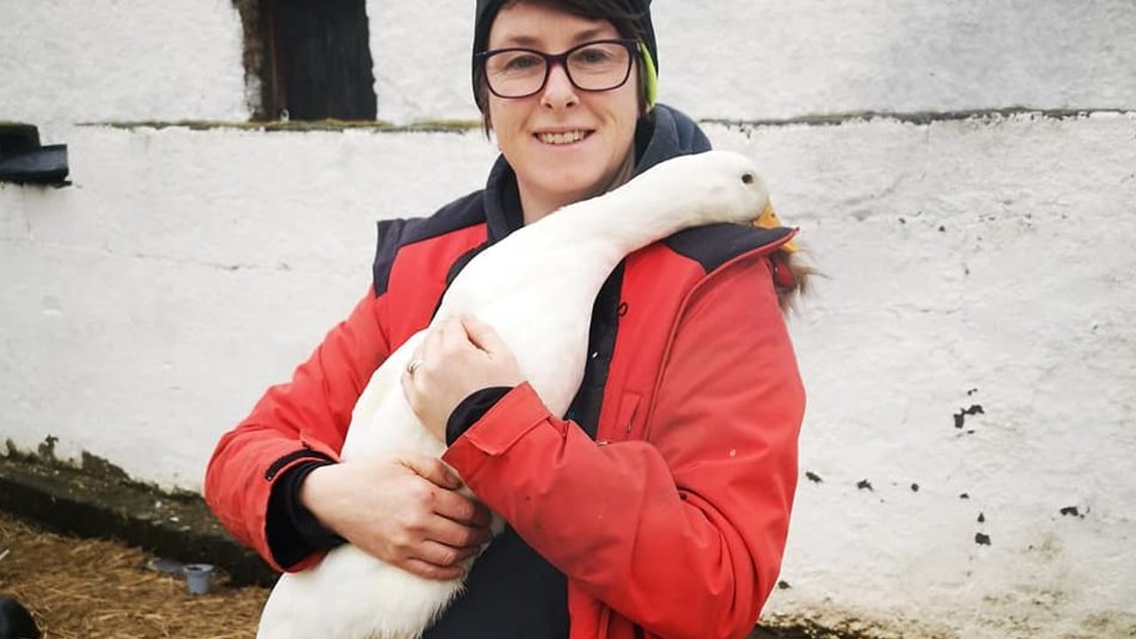 It's 'quackers' - meet Jemima the doting duck