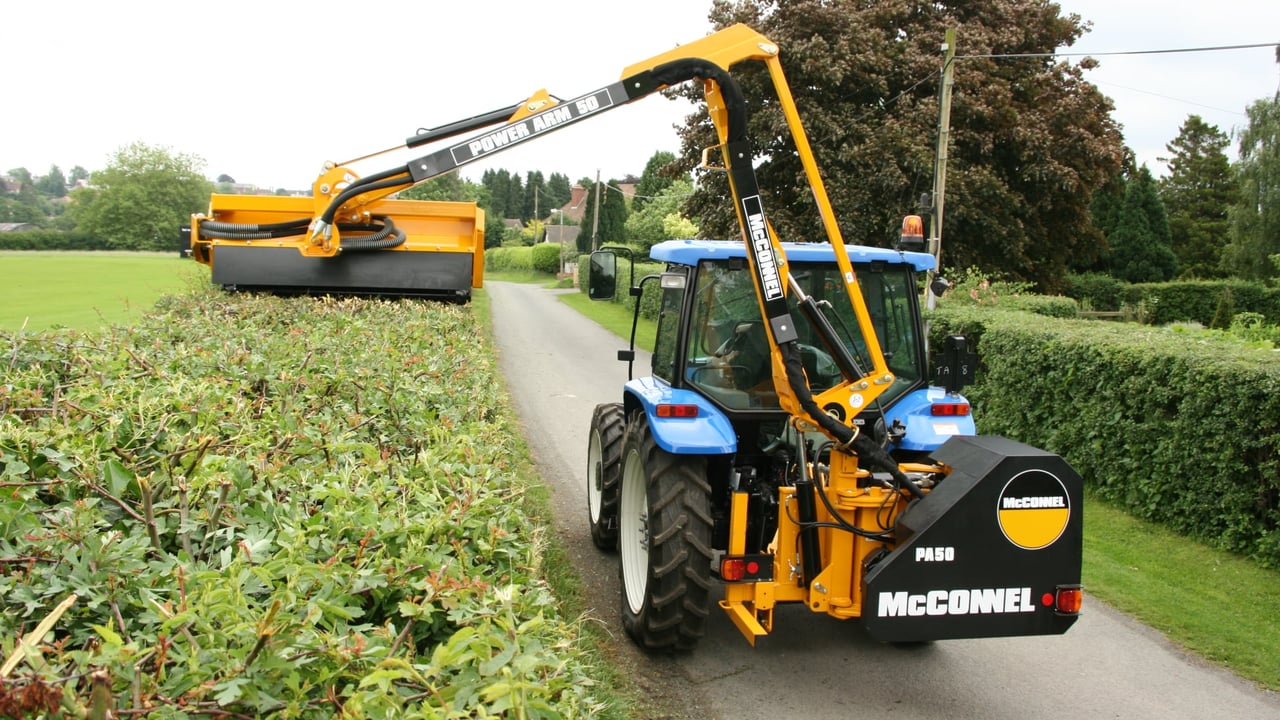 Landowners urged to cut hedges ahead of deadline