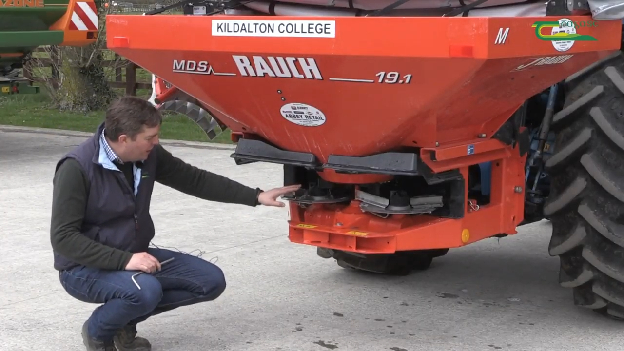 How does a GPS fertiliser spreader actually work?