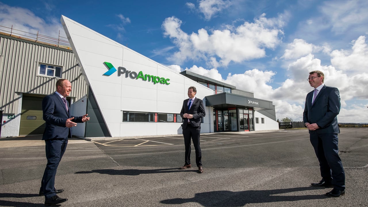 L-R: John McDermott, operations director, ProAmpac; Charlie McConalogue, Minister for Agriculture, Food and The Marine; Colm Dore, managing director, C&D Foods.
Photo: Chris Bellew / Fennell Photography 