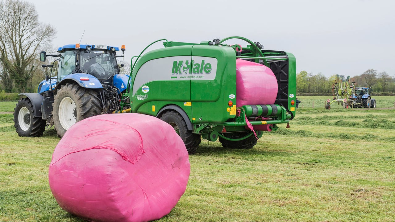 Tommy Prendergast baling silage for Dairygold supplier Joe Tobin in Co. Tipperary. Image source: O’Gorman Photography