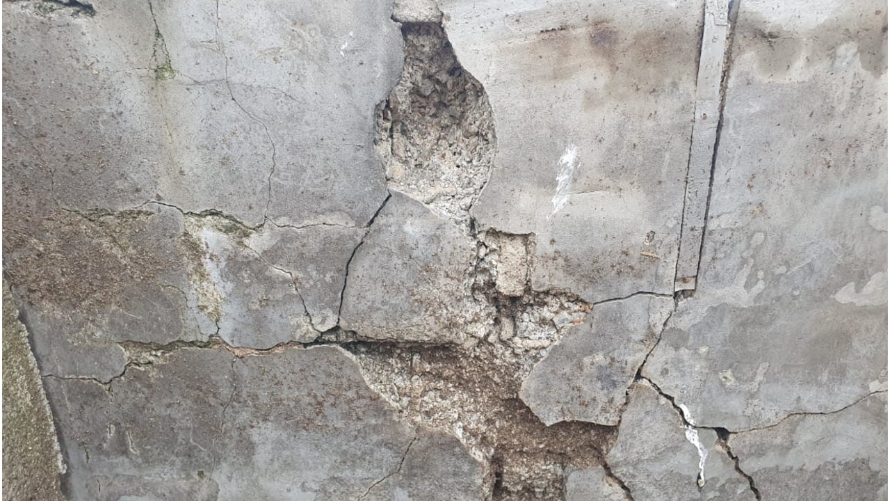 An example of the destruction that mica has caused on structures within Donegal pig farmer Jimmy Mooney's piggery. Image source: Jimmy Mooney