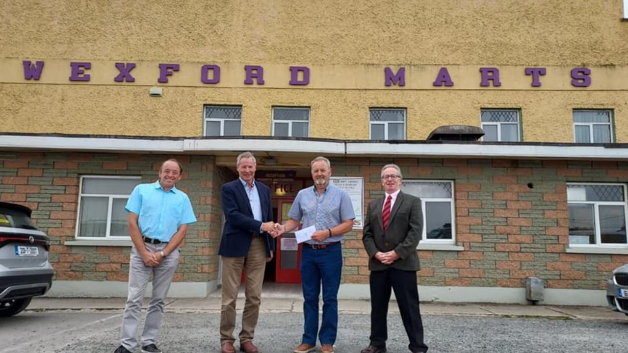 Enniscorthy Mart manager, Tommy Harrington (third from left)