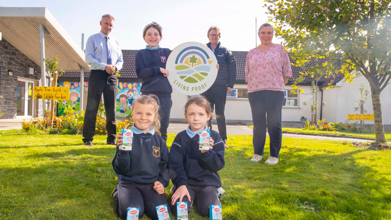Pictured at Kilmuckridge National School in Wexford, a school milk participating school, were front Rachel Doran (5) and Makayla Mitten (8) with behind, school principal, Con Hourihane;  Saoirse Kinsella (9) Glanbia Ireland chairman, John Murphy and teacher, Irene Cullen. Image: Patrick Browne