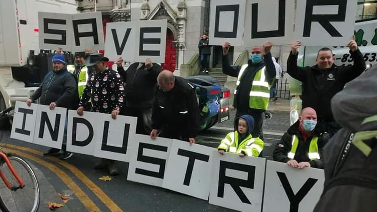 Hauliers protest in Dublin over fuel prices