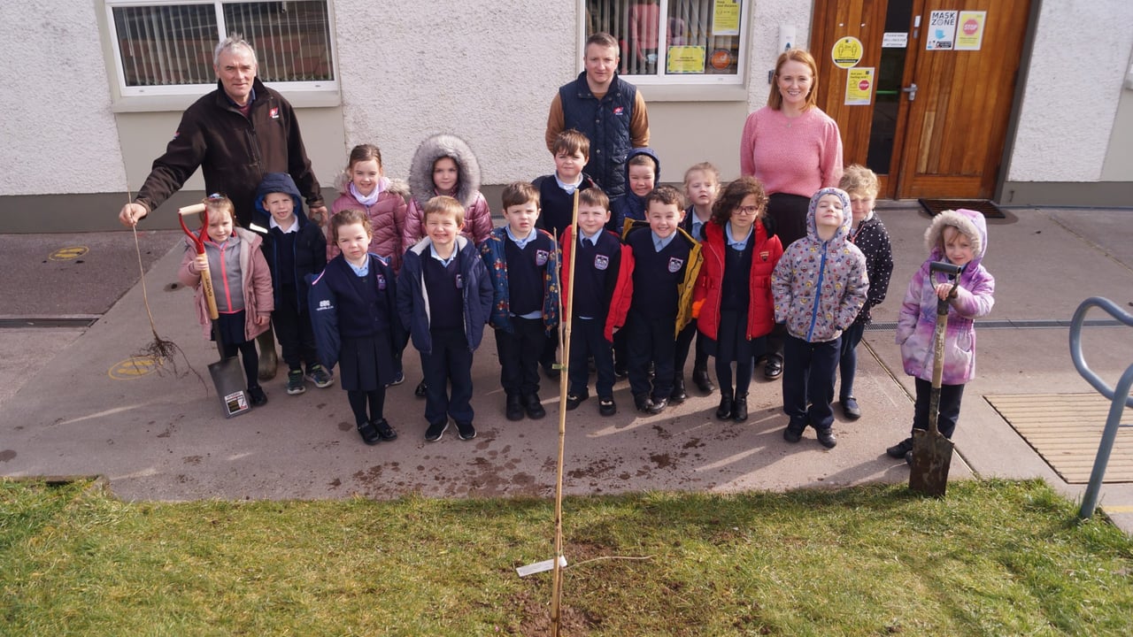 Students from Deravoy National School with Declan McArdle and Emmet O’Connor from ABP Clones