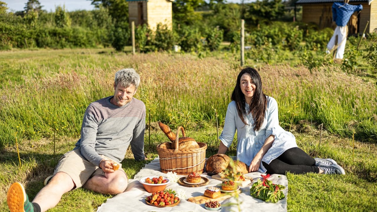 Self-sustainable bakers working with the seasons and without carbon footprint