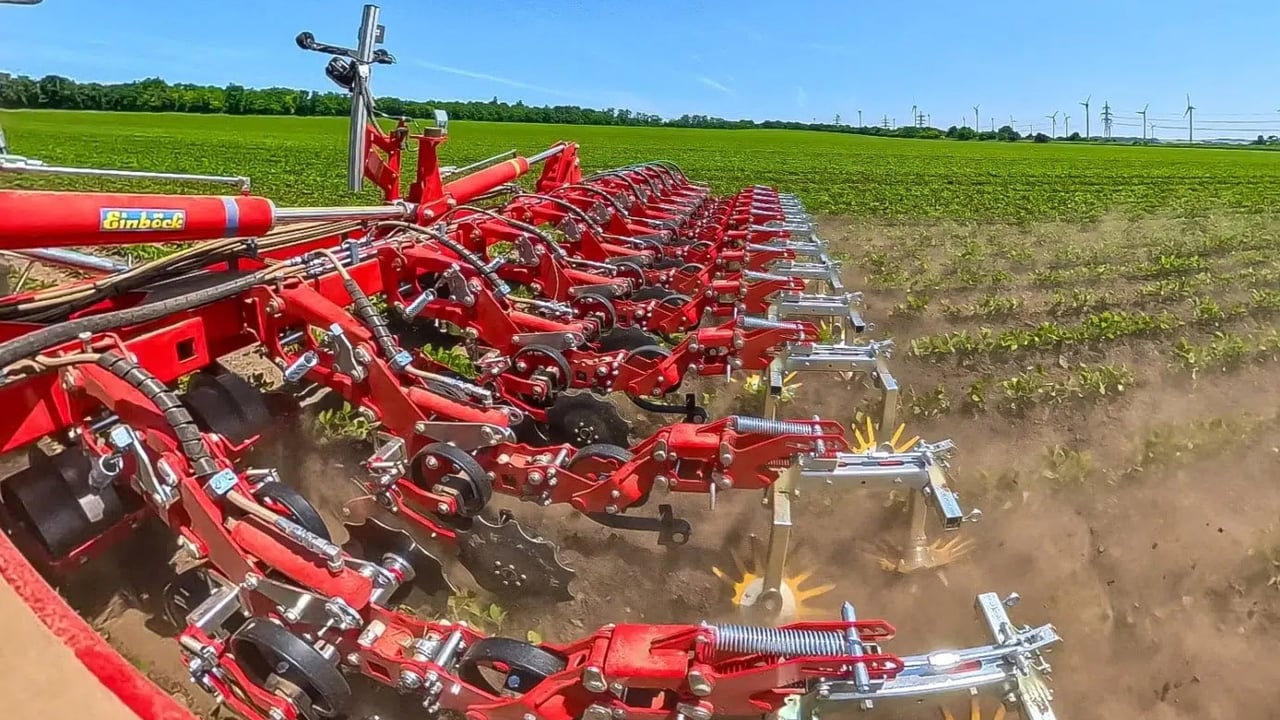 12m folding hoe and Fusion Farming from Einboeck tackle weed control
