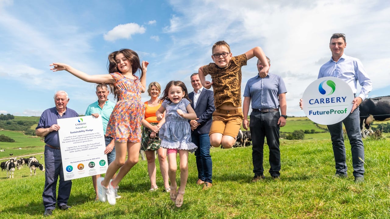 Launching Carbery’s sustainability bonus scheme, FutureProof, on the farm of John Buttimer, Paddock, Copeen, west Cork are: John’s wife Eunice; children Catelyn (10), Euan (8) and Eliza Mae (5); John’s father, John Snr;  Carbery CEO, Jason Hawkins; director of sustainability, Enda Buckley; and Carbery chair, Cormac O’Keeffe. Image source: Andy Gibson