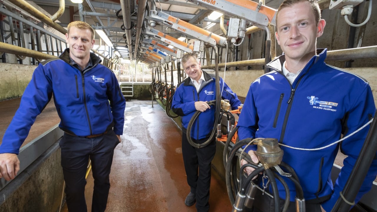 BouMatic Gascoigne Melotte expands range to offer the MSD Animal Health Saber sorting gate. Pictured: The Kingstons