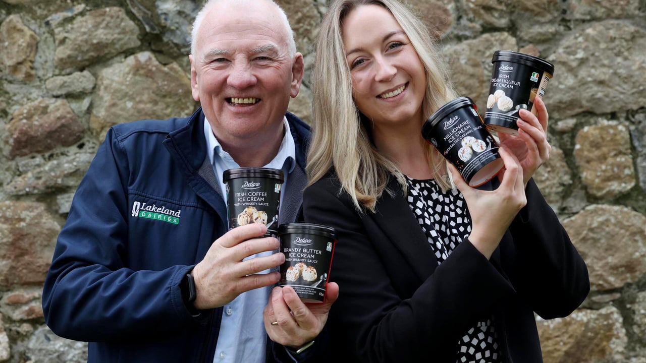 Tommy O’Donoghue, head of consumer foods, Lakeland Dairies with Emma Purcell, buyer, Lidl Ireland. 