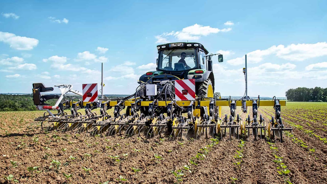 Kverneland buys Phenix  complete with pilot farm