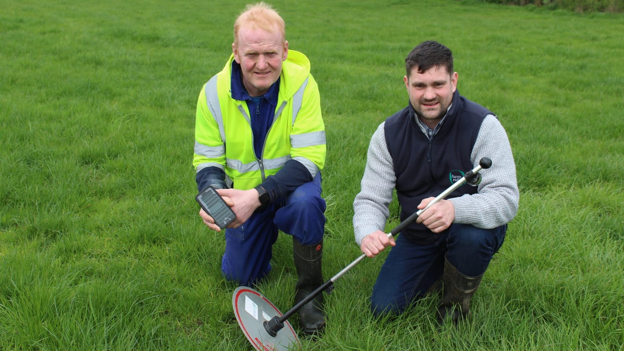 Monaghan dairy farmer Declan McKenna (left) and Farm Relief's, Christopher Moffitt