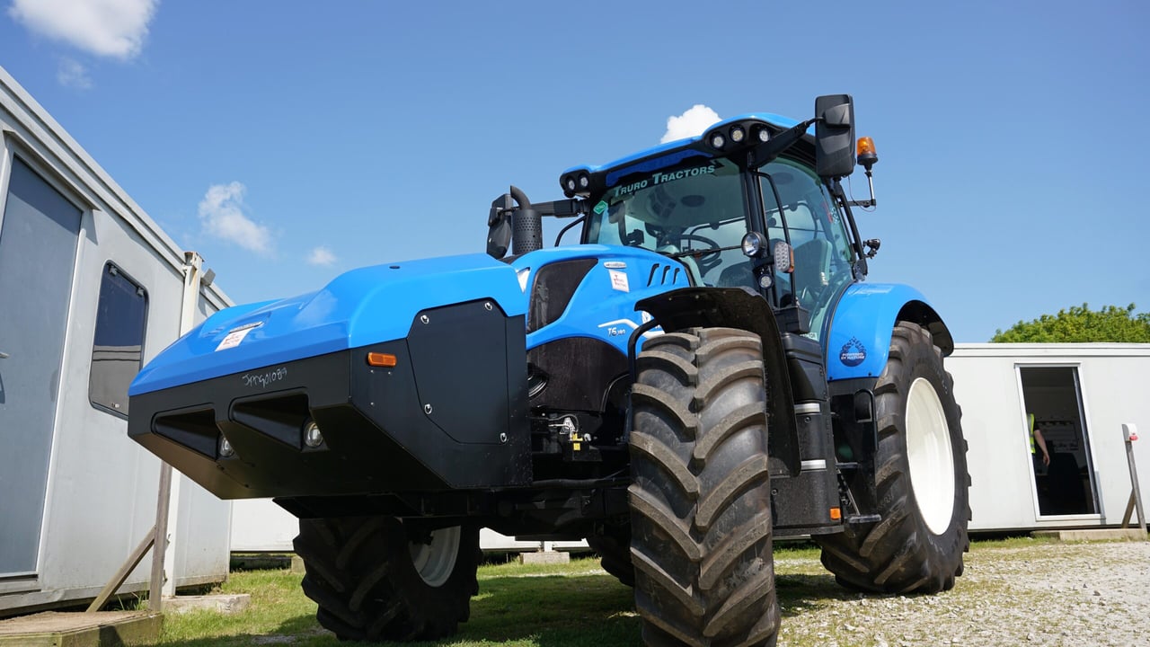 The latest New Holland T7 runs on liquid rather than compressed methane
