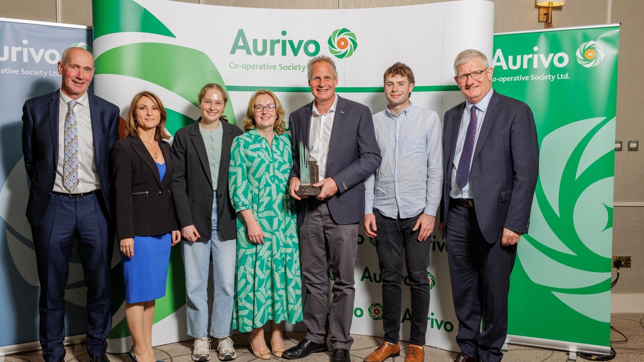 (L-R) Raymond Barlow Aurivo chair, Simona Ciorita Aurivo dairy advisor, Aoife Gordon, Ita Gordon, Michael Gordon, Kevin Gordon, Donal Tierney Aurivo CEO
Source: Aurivo 