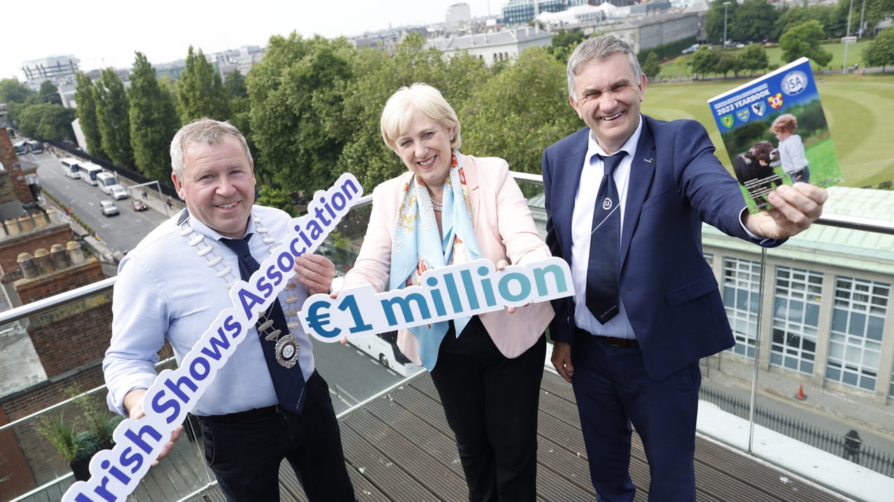 Minister Humphreys announces record €1 million to support Agricultural Shows. Minister Humphreys is pictured with the ISA’s Jim Harrison (Secretary) and Raymond Brady (President)