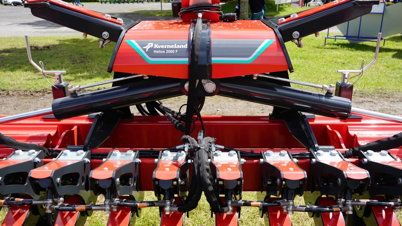Mechanical weeding and big drills battle it out at FTMTA show