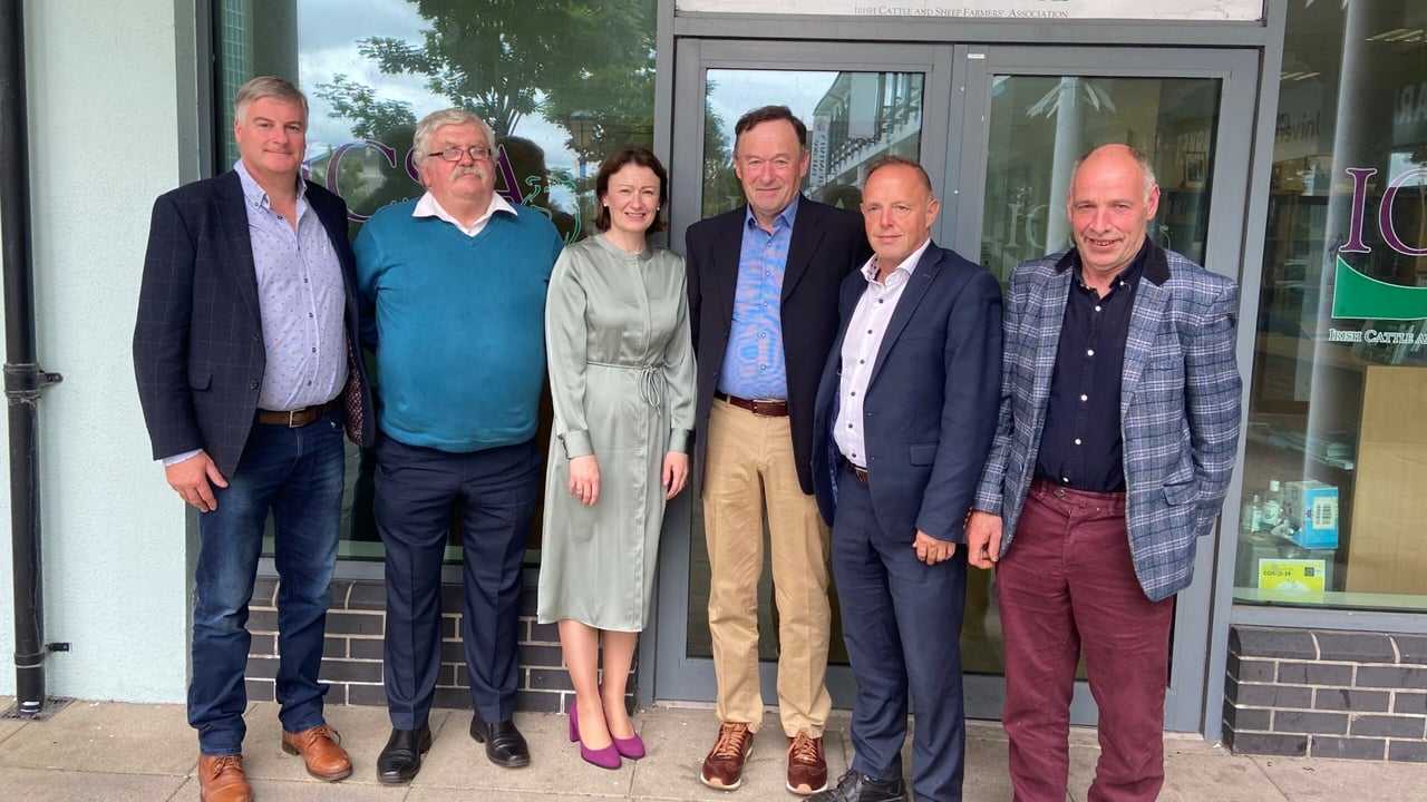 (L-R) ICSA beef chair Edmund Graham, ICSA president Dermot Kelleher, AgriFood Regulator Niamh Lenehan, ICSA vice beef chair John Cleary, ICSA general secretary Eddie Punch and ICSA sheep chair Sean McNamara Source: ICSA