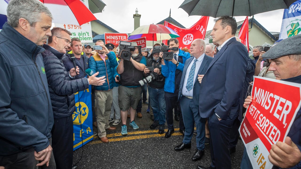 IFA president Tim Cullinan and Minister for Agriculture, Food and the Marine, Charlie McConalogue in Tipperary today. Source: Finbarr O'Rourke