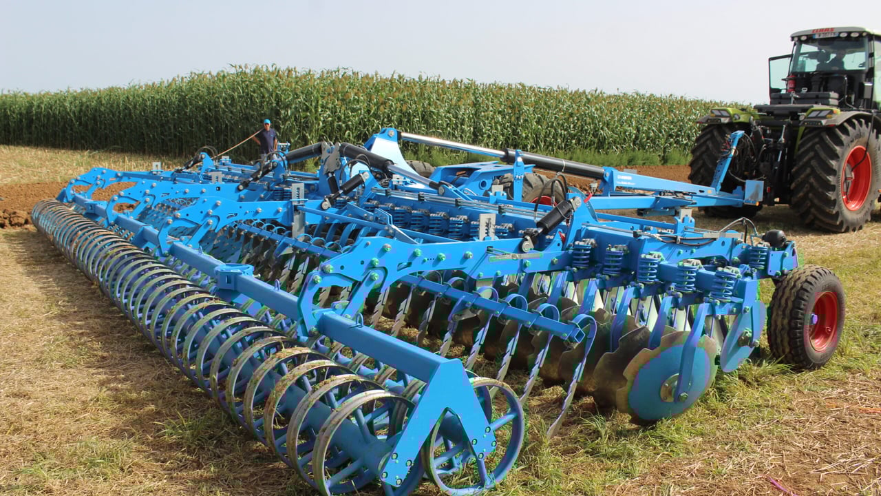 The new Rubin 10: ten metre disc harrow, from Lemken. The new machine was put through its paces in France earlier this week