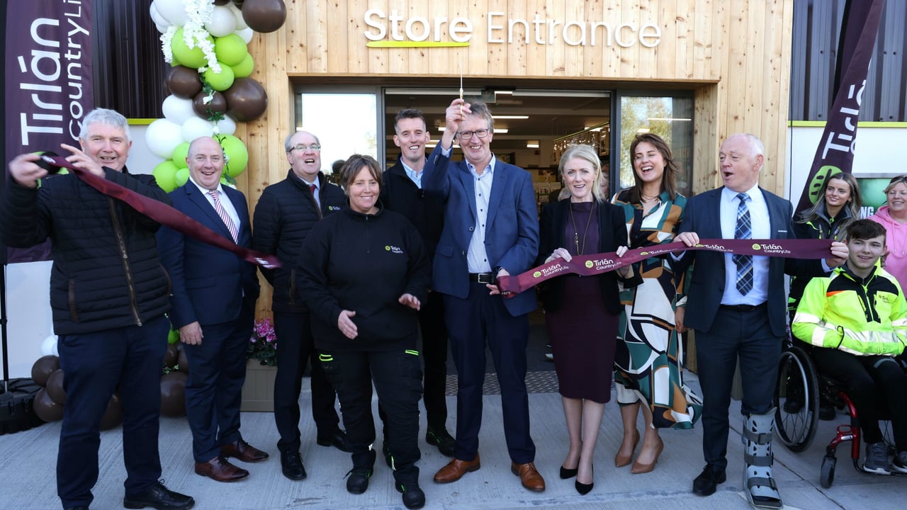 Chairman of Tirlán, John Murphy; Branch manager, Darren Kelly; and Horticulturist, Alma Hayden as he cuts the ribbon to offically open the new Tirlán Countrylife. Source: Damien Eagers 