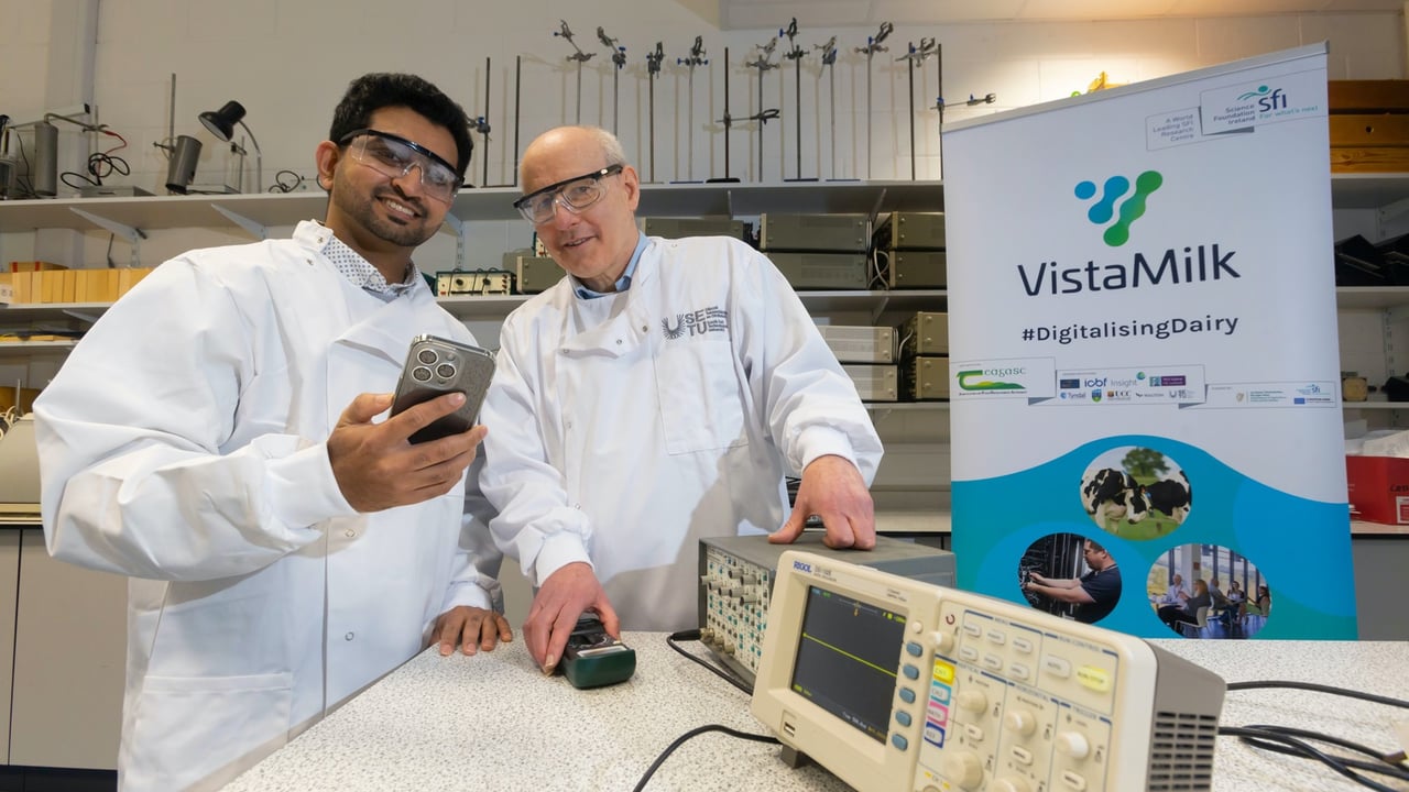 PhD candidate, Lasantha Thakshila Wedage with Dr. Bernard Butler in the Emerging Networks Laboratory in the Walton Institute