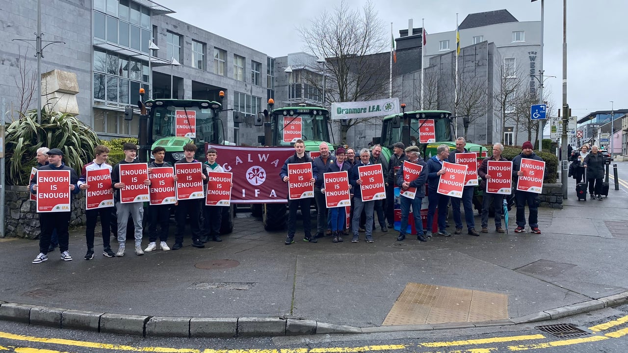 Galway IFA protest at County Council offices today. Image source: Seán McKeon
