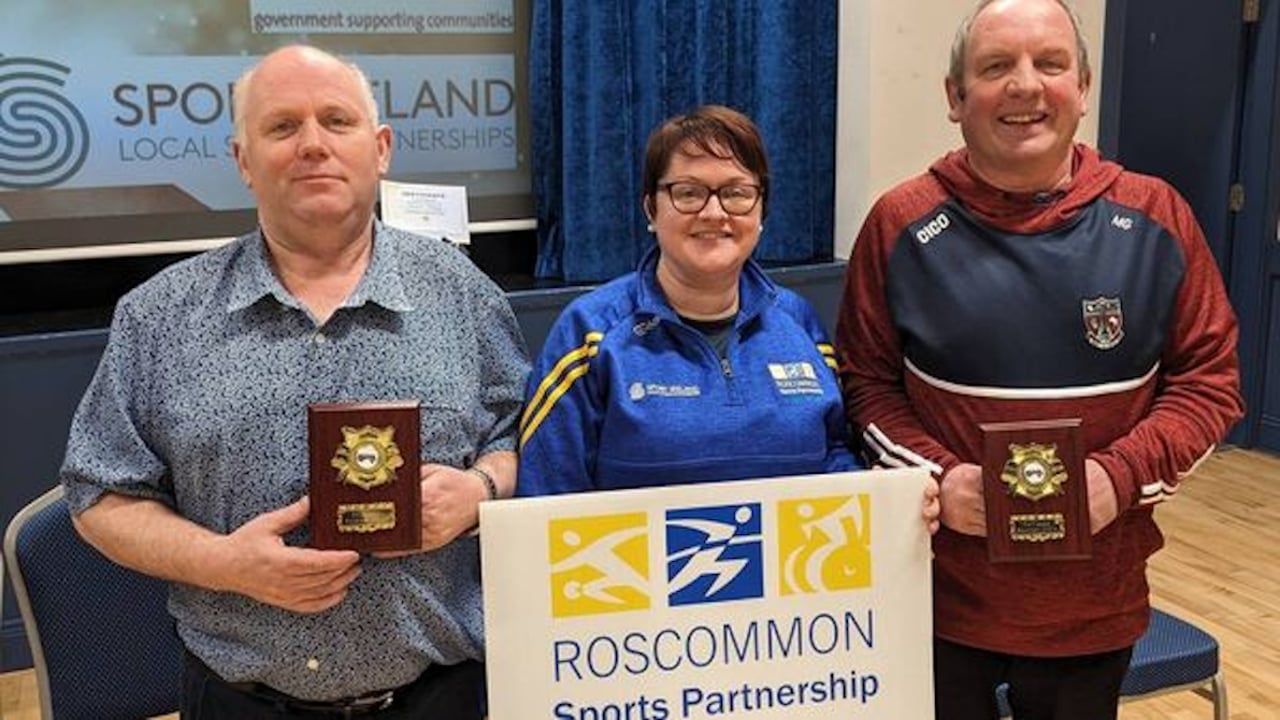 Bernard Brennan, Ballinaheglish, who received a ‘Fittest Farmer’ award; Laura Tully RSP and Michael Greene who received a ‘Fittest Farmer’ award at the concluding night of the recent Kilmurry Fit Farmers’ programme. Image source: Liam Reynolds.