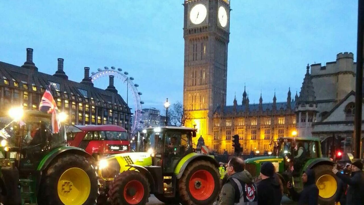 Farmers protesting in front of the Big Ben