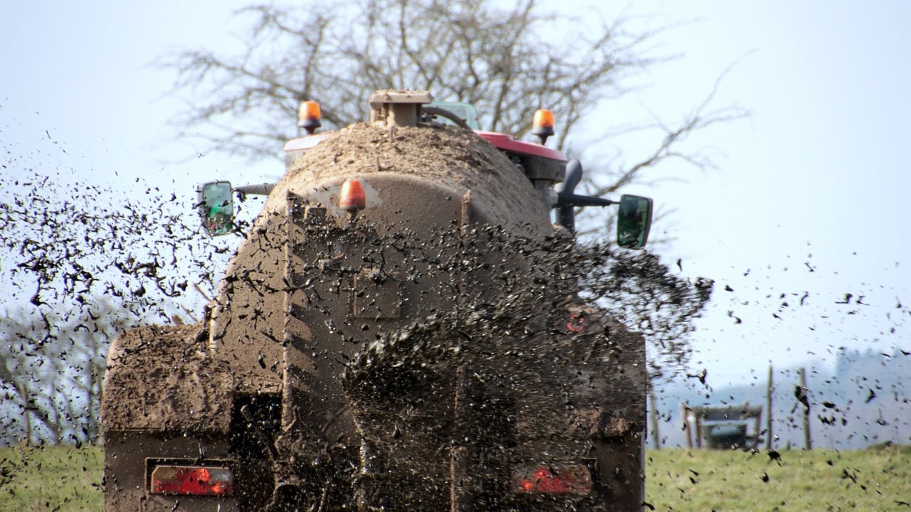 Spreading slurry Source: pixabay