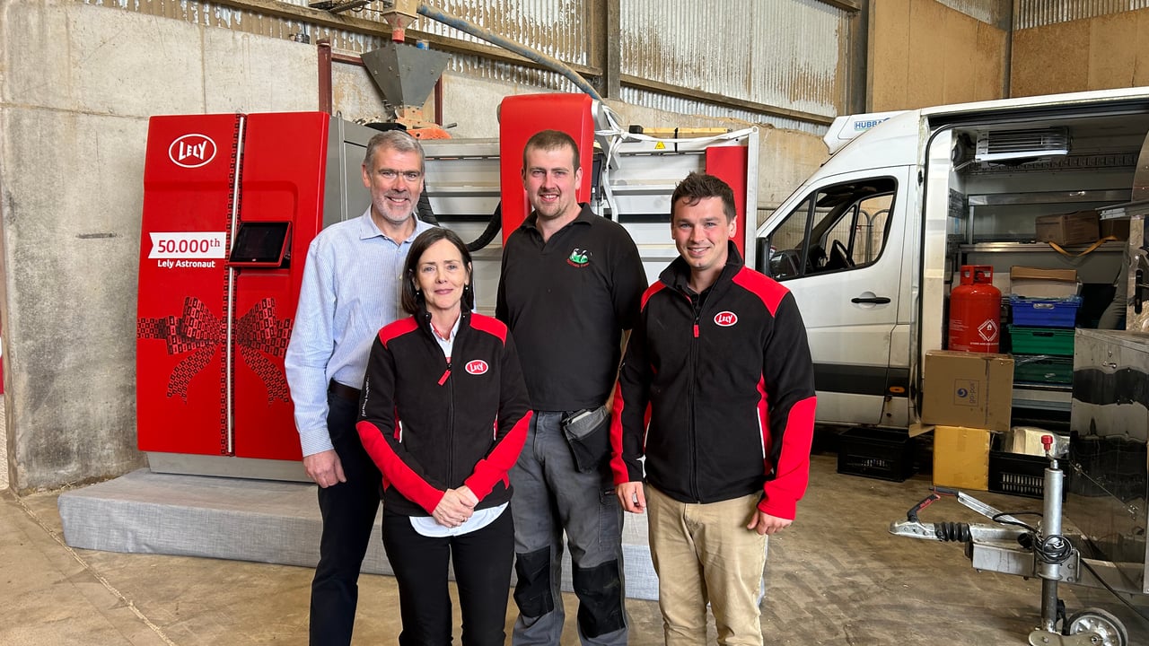 Photos: Lely celebrates installation of 50,000th Astronaut worldwide