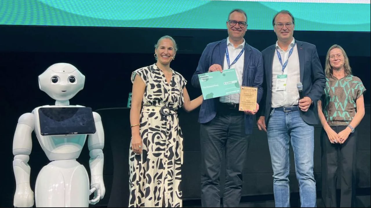 L-r: Corinne Bonadei, dsm-firmenich Animal Nutrition & Health; Stefan Scherer, CEO strategy and sales at smaXtech; Franz Waxenecker, dsm-firmenich Animal Nutrition & Health; Dr. Eva Binder, dsm-firmenich Animal Nutrition & Health