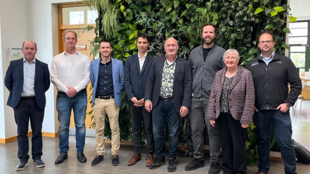 At Teagasc Ashtown were Dermot Callaghan, Teagasc; Jack Lemmen, GTL Europe; Donal Gernon, Teagasc; Jan-Emiel Tack, TLT Automation; Wim Van Vugt, Christiaens Group; Sean O’Connor, 4AG Robotics; Dr. Helen Grogan, Teagasc ; Alan Doake, Axis Technology Source: Teagasc