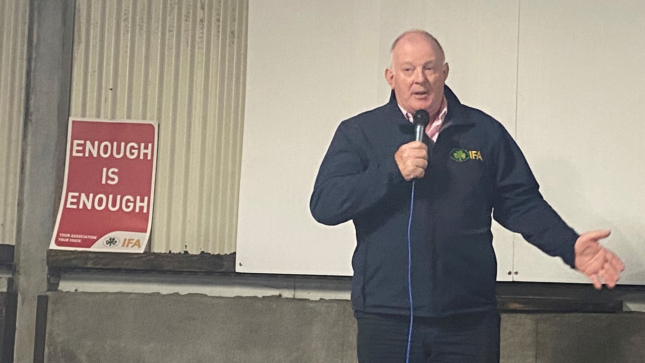 Watch: Minister meeting farm reps over straw scheme