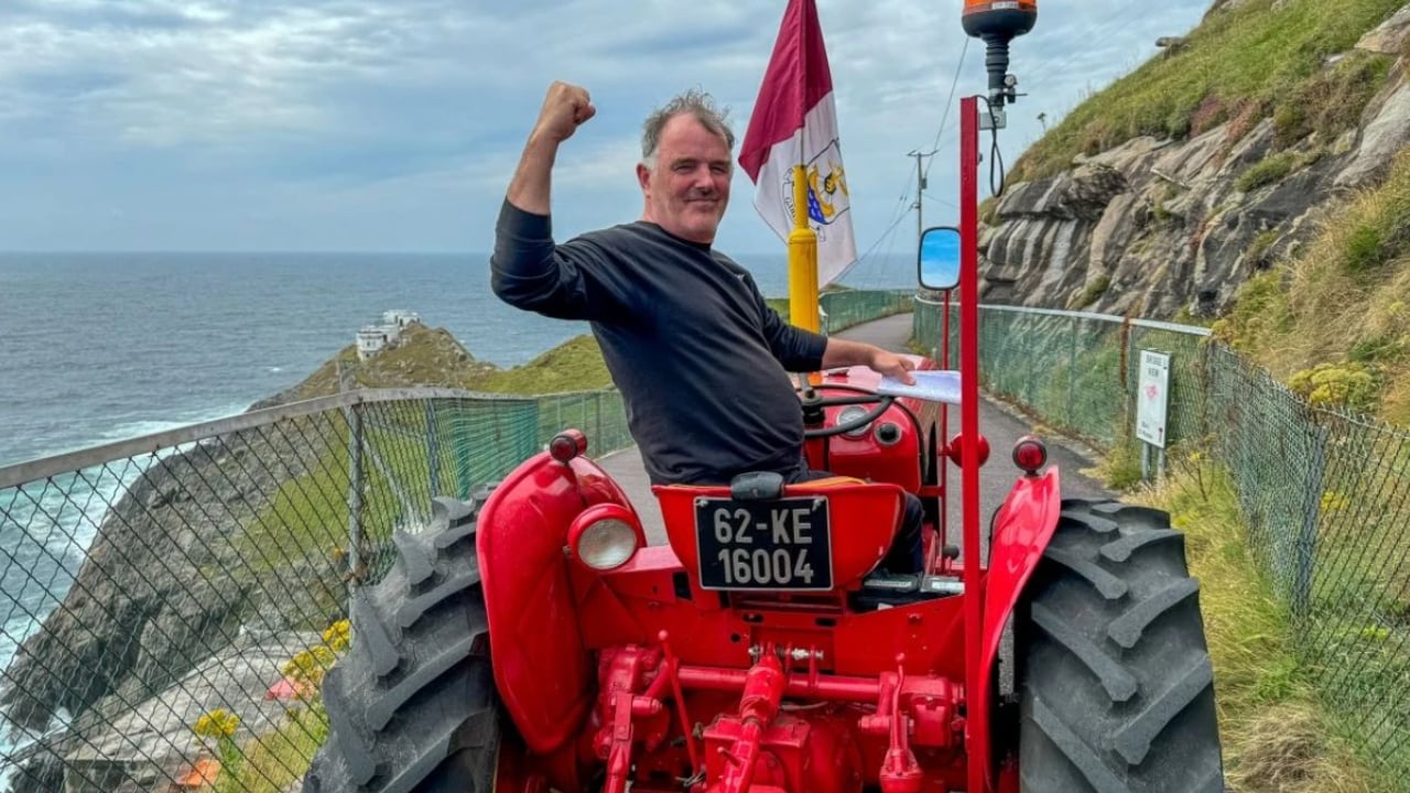 Galway man raises €16,000 for Gaza after 2,800km tractor run