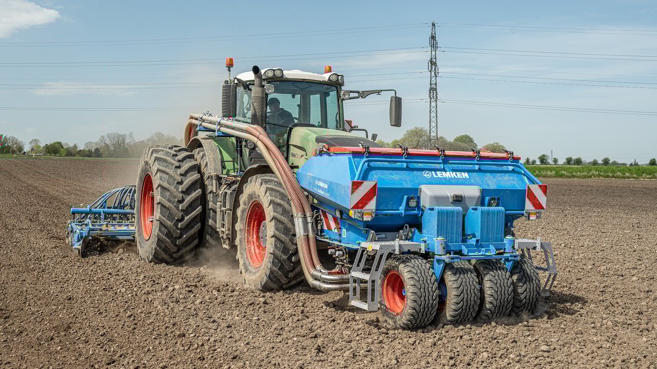 The Lemken Solitair F is equipped with a front mounting section for attaching a tyre packer or an external weight