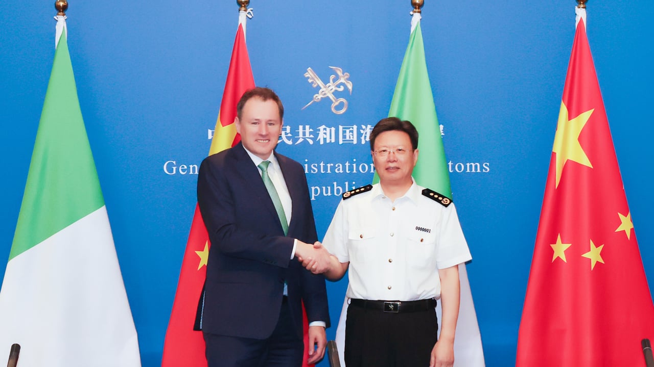 Minister McConalogue with Minister Yu Jianhua, from the General Administration of Customs of the People's Republic of China Source: DAFM