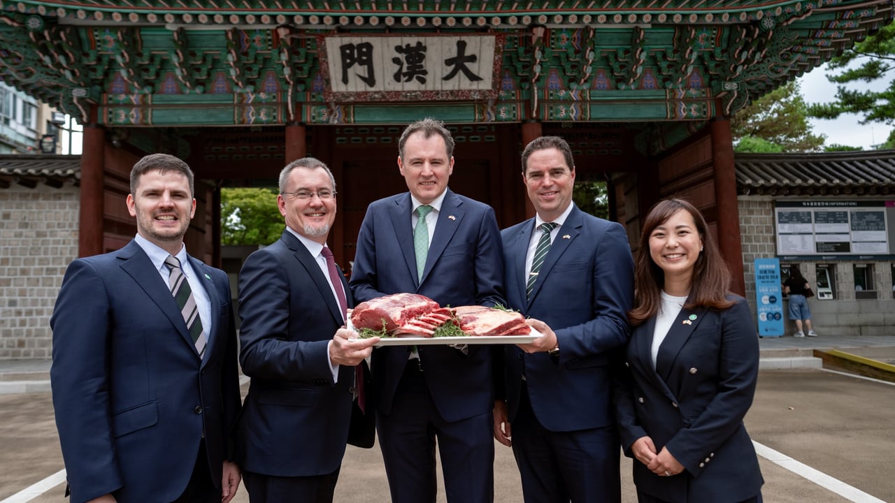Launching Irish beef into the South Korea market (L-R) Joe Moore, Bord Bia, Jim O’Toole, chief executive, Bord Bia, Minster Charlie McConalogue, Minister Martin Heydon and Karen Ballif, Bord Bia Source: DAFM