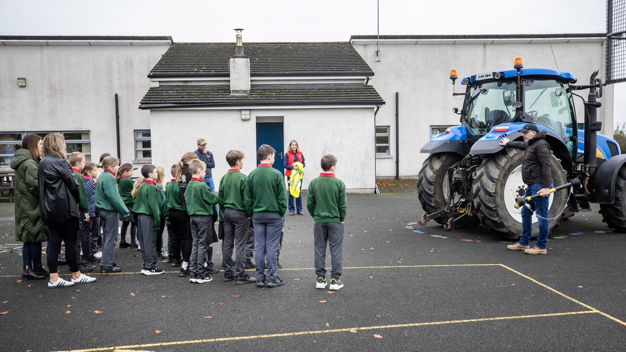 Founder of Agrikids, Alma Jordan and mentor from Farmers4Safety with Irish Rural Link, John Murphy with students from Clontibret NS, Co. Monaghan. Image source: Finbarr O'Rourke