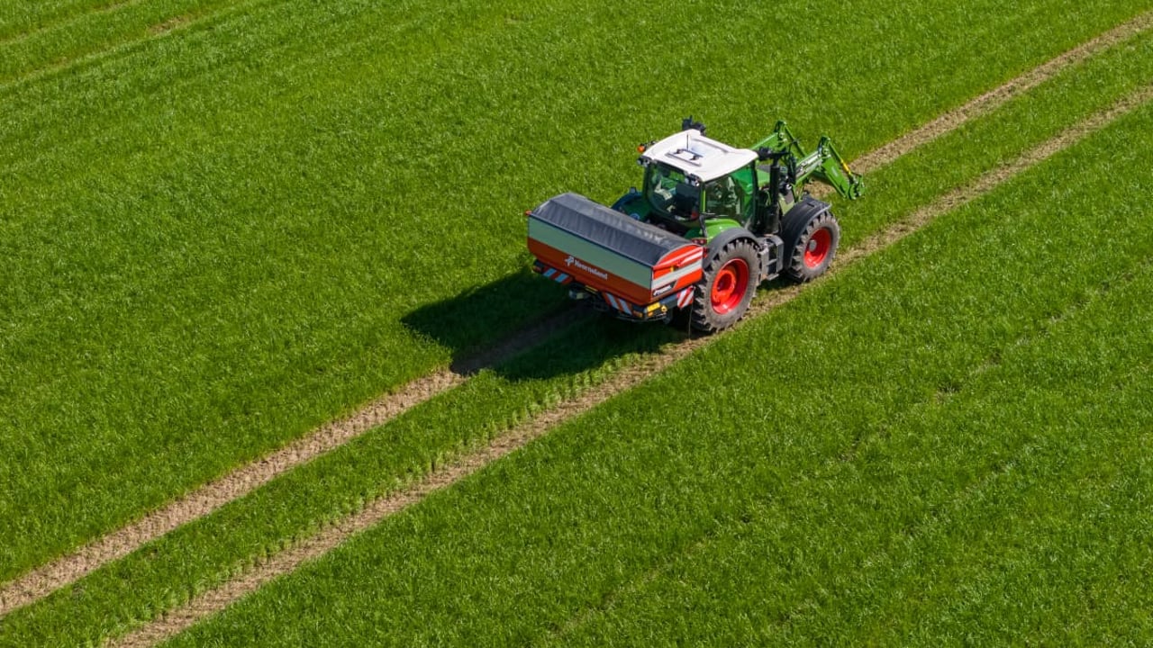Watch: Fertiliser spreading made easy