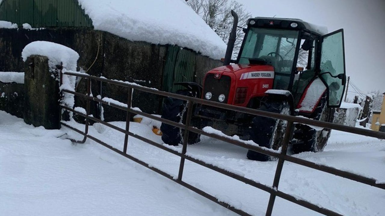 Kerry farmers help HSE deliver healthcare supplies in cold snap